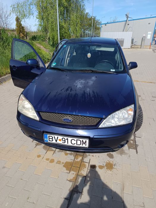 Vând Ford mondeo