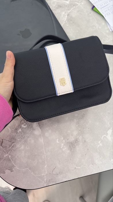 Срочно продам сумочку от Tommy hilfiger