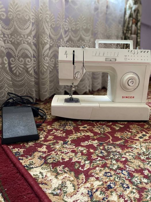 Продаёться швейная машинка
