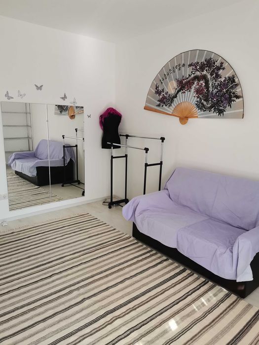 PF vand Apartament cu 2 camere Grigorescu, aproape de scoala si statia de autobuz. Stare foarte buna, complet mobilat si utilat. Pret: 150000 euro