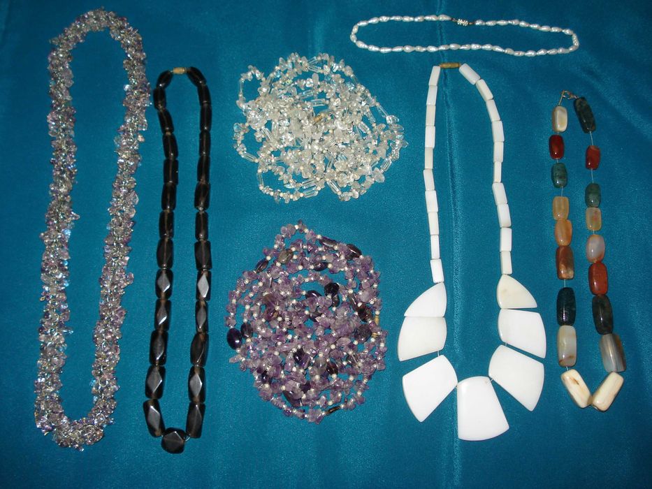 Изделия (бусы) из натуральных  камней