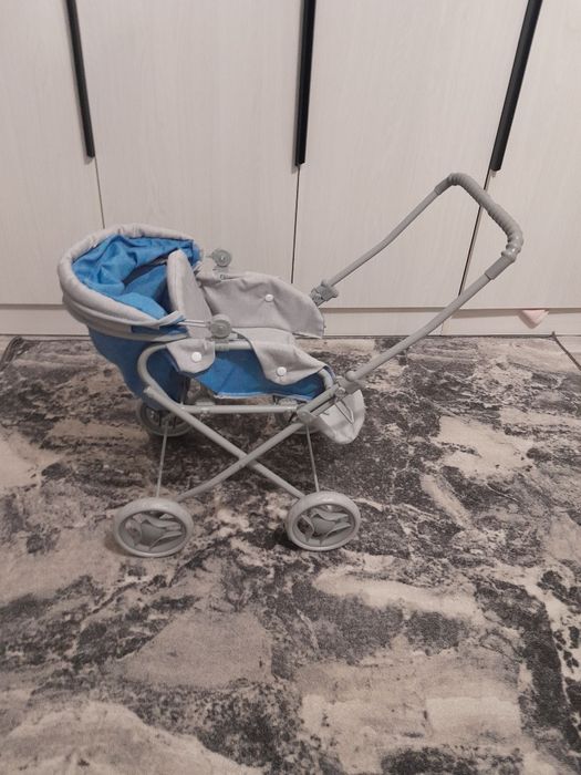 Детская коляска с куклами