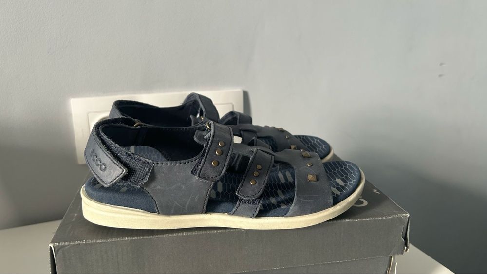 Продам новые босоножки/сандалии Ecco для девочки, размер 34.