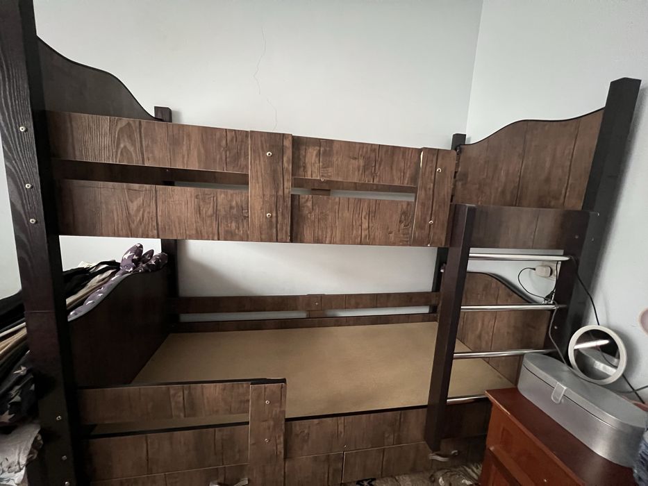 Kravat 2 etajli sotiladi xolati yaxshi