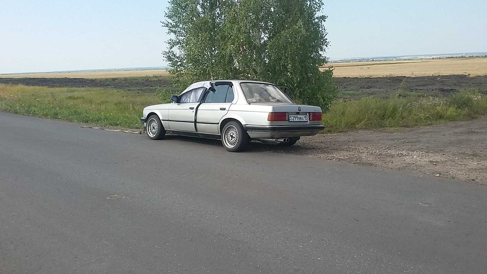 Продам bmw e30 1987 года