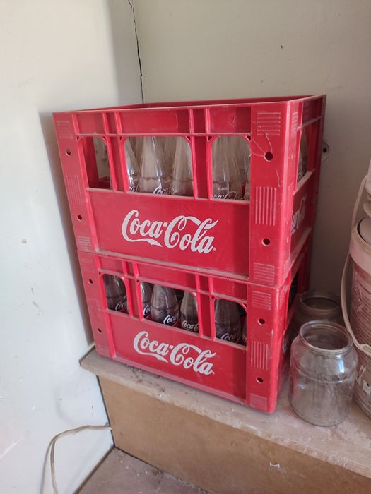 Coca Cola yashik shishasi bilan