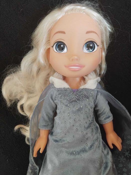 Кукла Frozen пеещата Елза