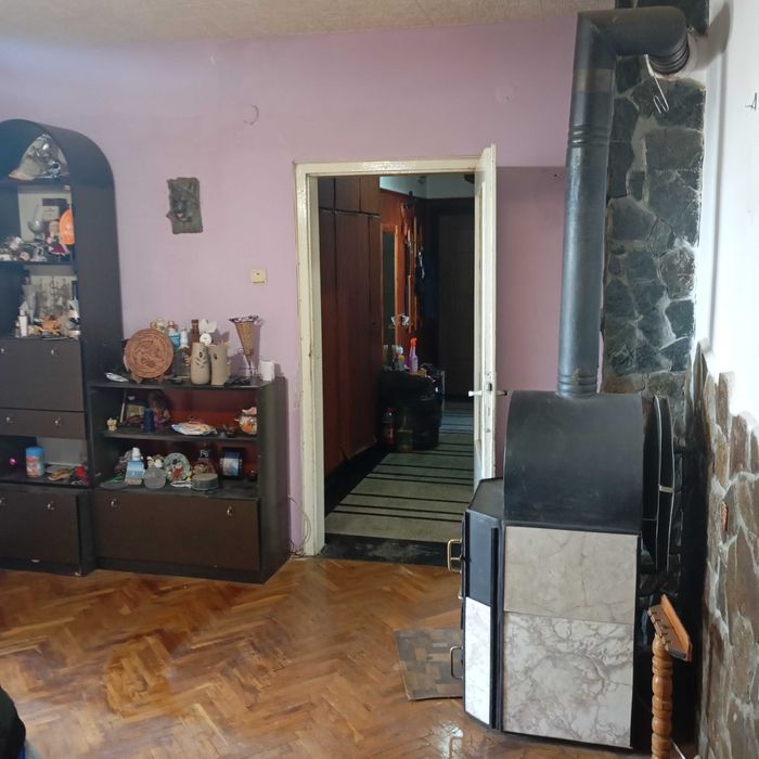 жилище 101 кв. и гараж 20 кв.