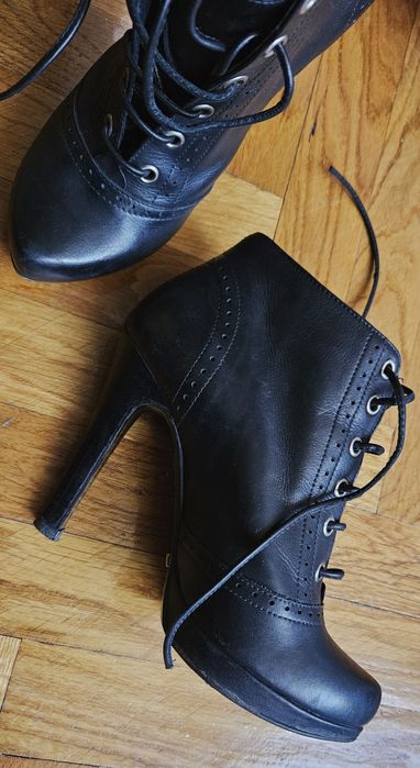 Ghete Buffalo, negre din piele, cu șiret