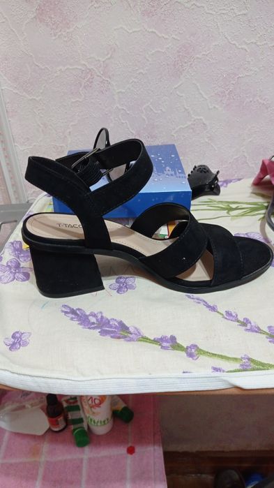 Продам босоножки