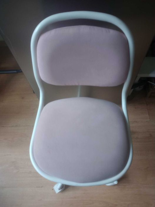 Детски стол за бюро от ИКЕА светло розов