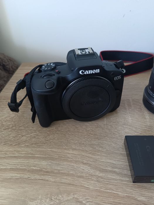 фотоапарат Canon EOS R100 Travel Kit