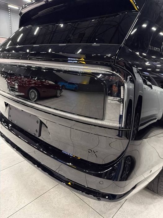 Zeekr 9 x ultra.  Абсолютно новая машина.