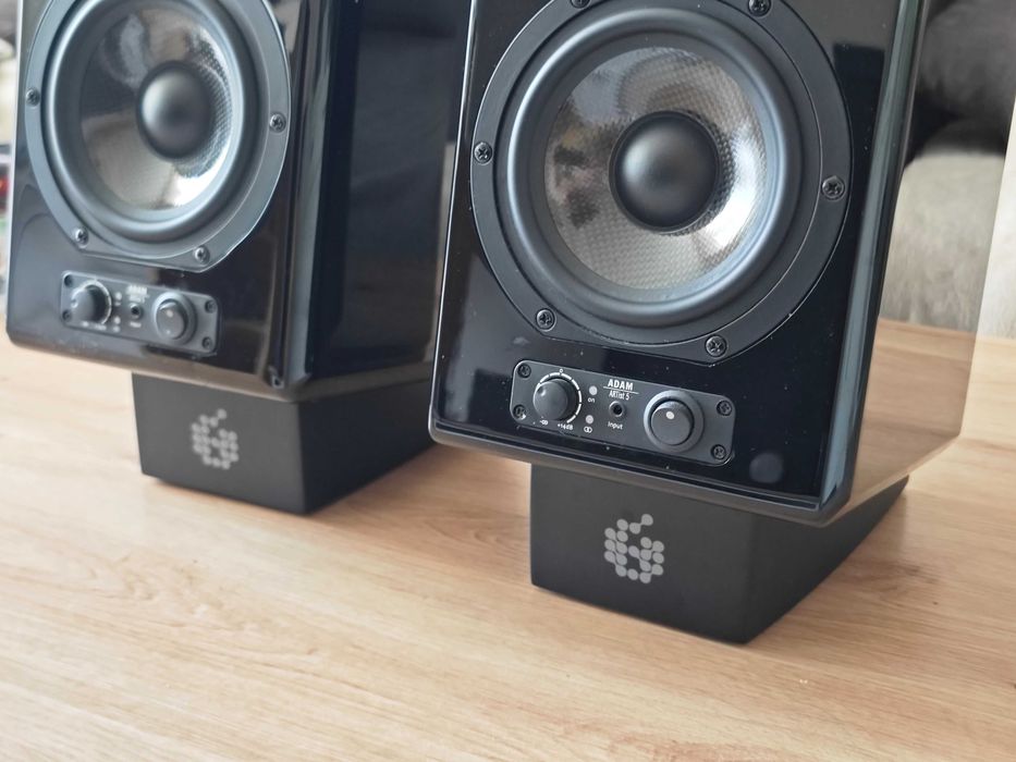 ADAM ARTist 5 активни монитори/тонколони + стойки | USB, XLR, RCA