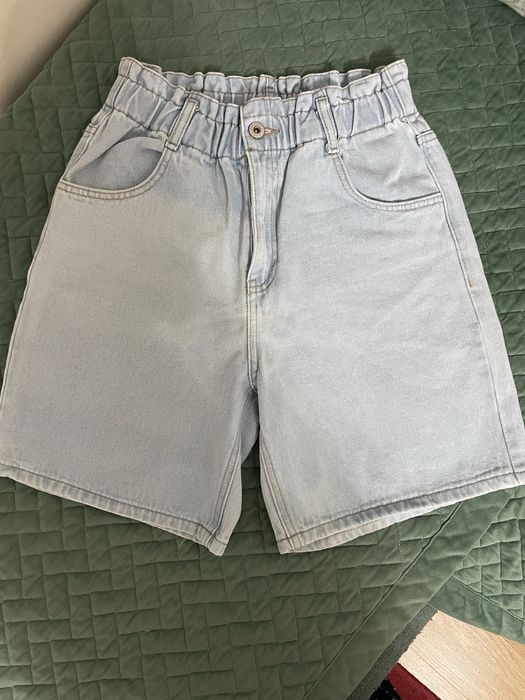 Продам джинсы и шорты на девочку