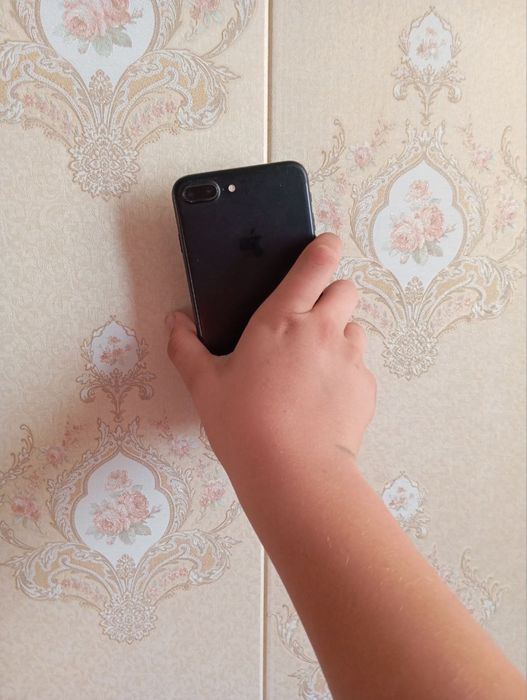 Iphone 7+ 128talik  aybi yoq abmen x xs la bn daplata qilama