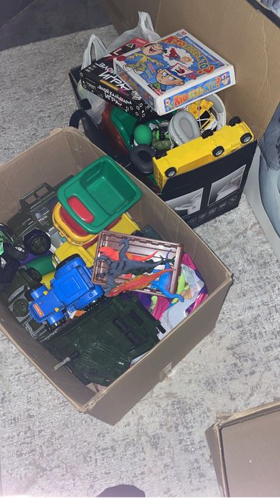 Игрушки разные мальчик.