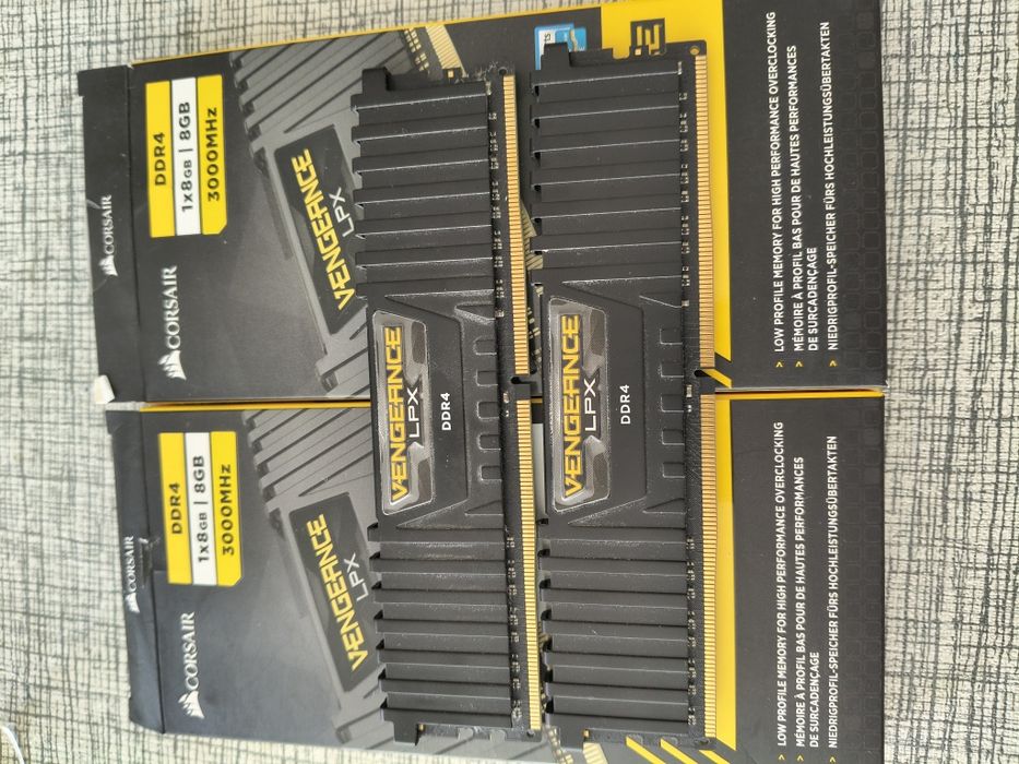 Продавам процесор Intel i3 12100F