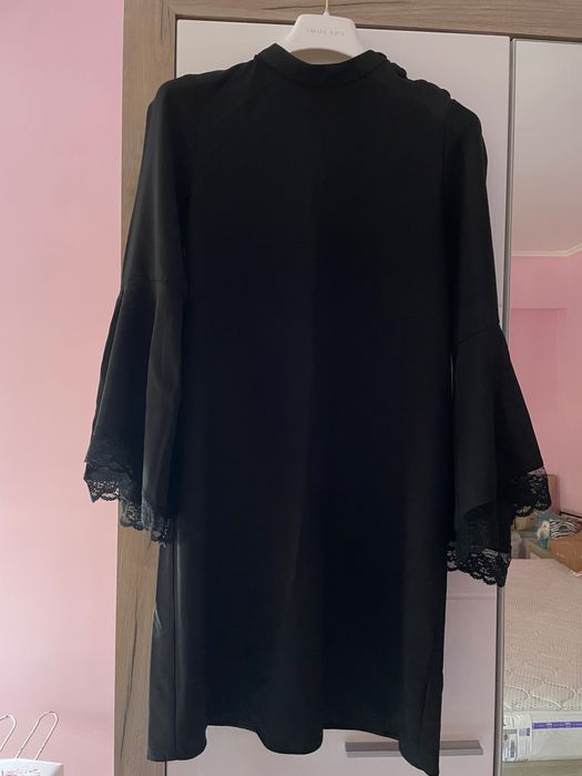 Рокля на Zara прав модел