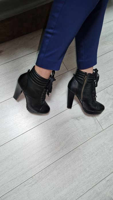 Botine de piele naturală DKNYO