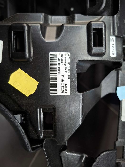 Ново Кожено Табло с Сив шев Mercedes W206 AMG без HUD