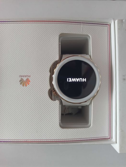 Часовник Huawei GT 3 Pro