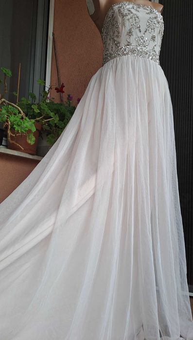 Нова елегантна рокля,р-р 44/Л-ХЛ