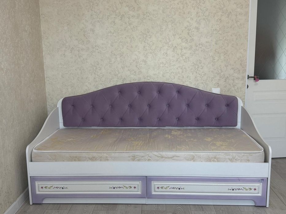 Продам Кровать с матрасом