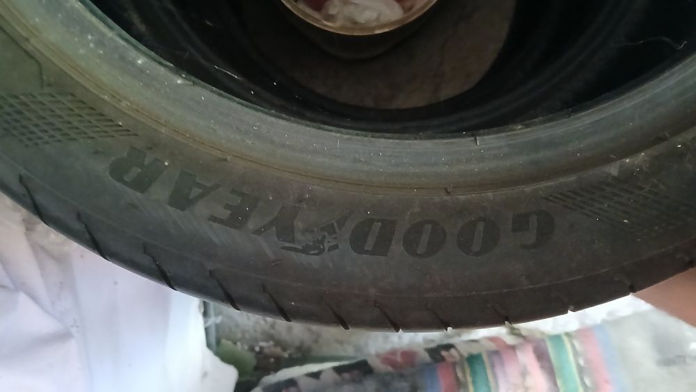Продавам 4 x Goodyear Eafle F1