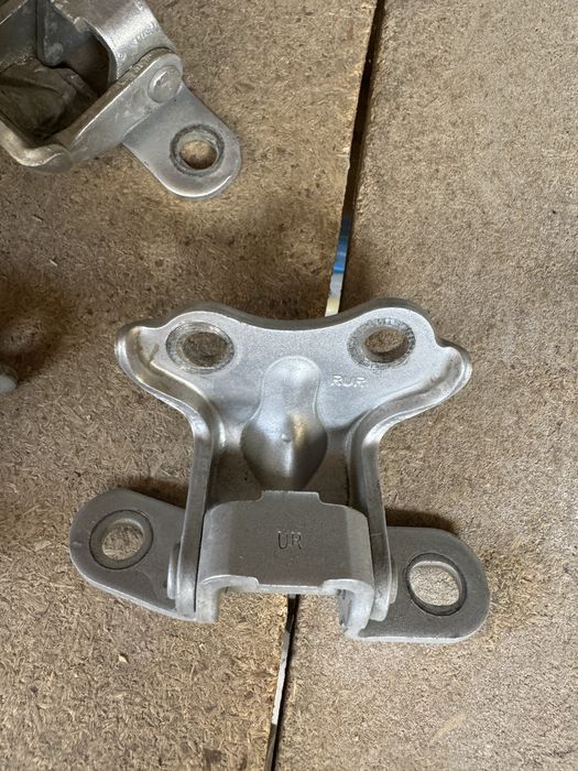 Петля крепления на дверь киа рио 2014