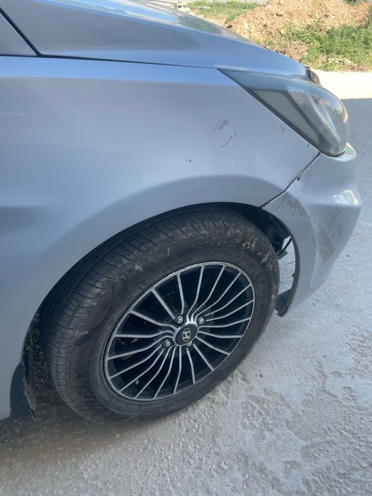 Хендай      акцент.