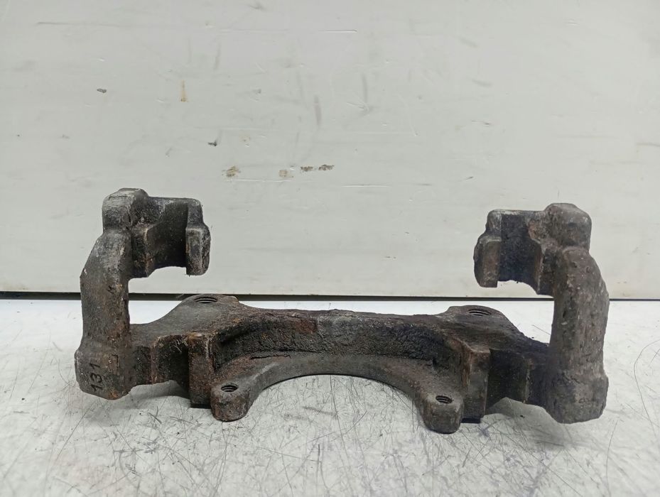 Suport etrier stanga fata Volkswagen Passat B7 (2010 - 2015) 2.0 tdi CFFB