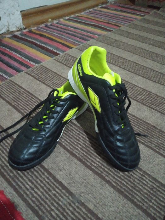 Fotbol uchun oyoq kiyim