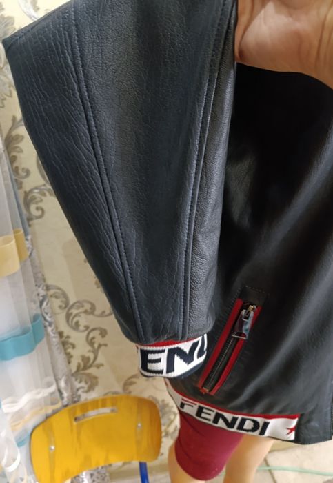 Ремонт кожаных курток и любых курток.