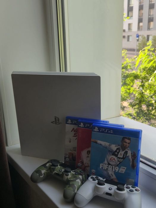 PlayStation 4 Pro 1 tb