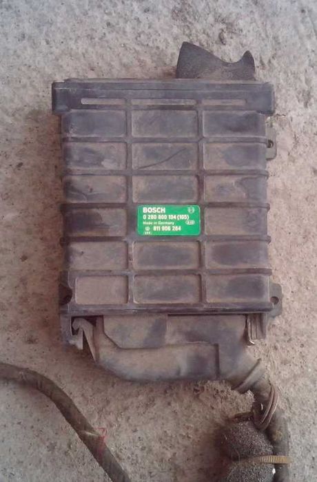 Блок управления двигателя ЭБУ на Audi 80 B3