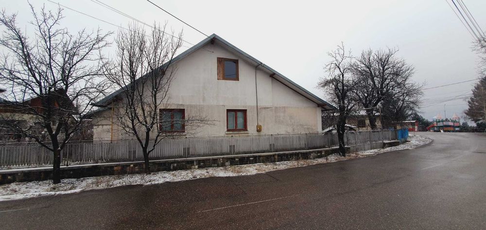 Casă 2 corpuri independente – Bănești, 3 km de Campina| DN1