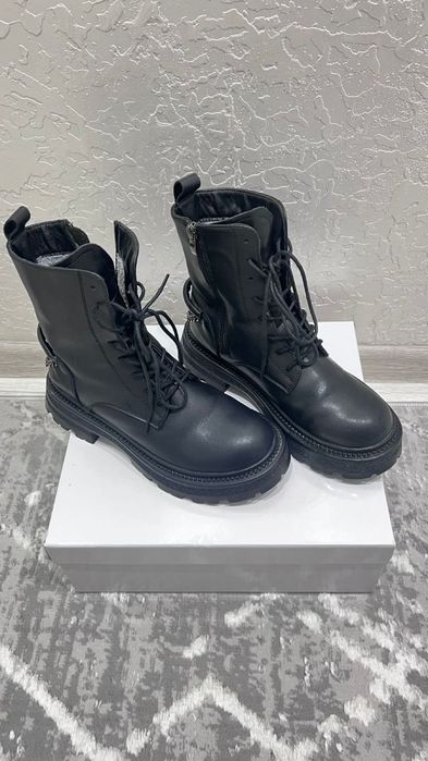 Продам ботинки зимние натуралка