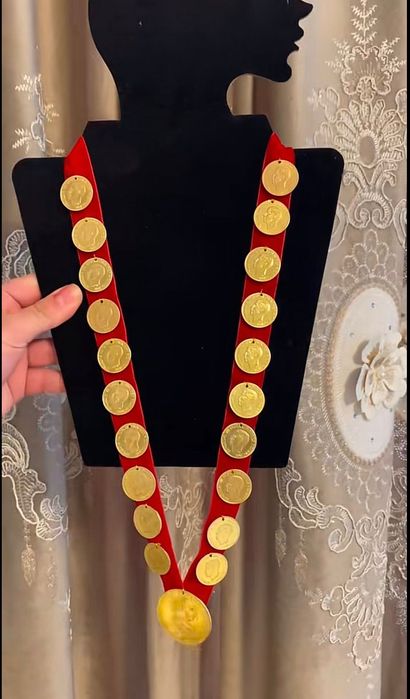 Vând monede placate cu aur de 24k Frank Iosif 4 ducat 1915 1la1 ce cele originale atât la aspect cat și la gramaj.
Monedele ies la soluție/piatra de 2