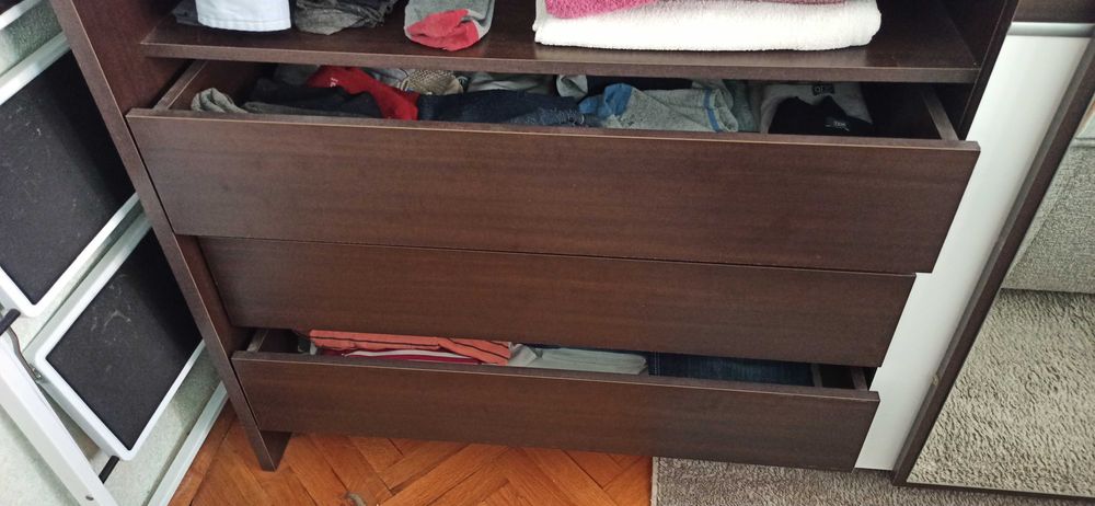 Гардероб с плъзгащи врати