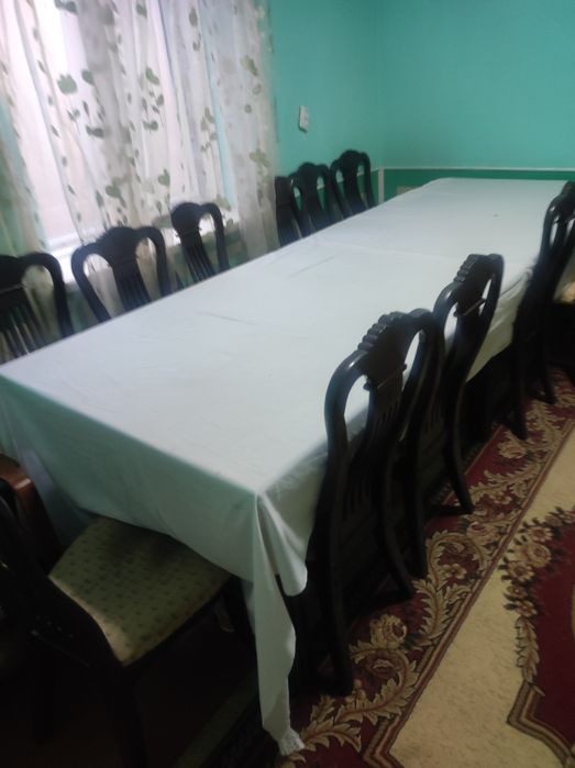 Стол стулья дерево.