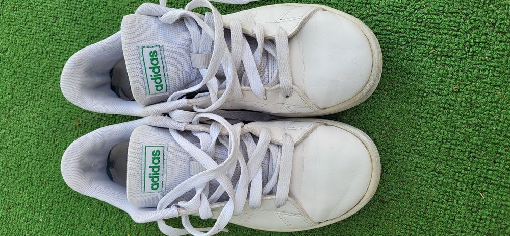 Vând pantof sport Adidas, marimea 34