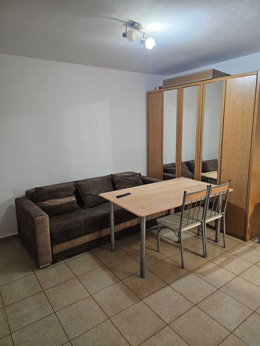 Apartament cu 2 camere de închiriat
