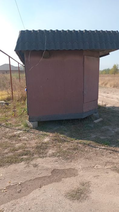 Киоск кантеинер находится в илиском районе
