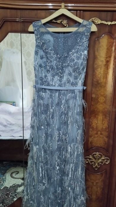 Dubaydan keltirilgan oqshom libosi