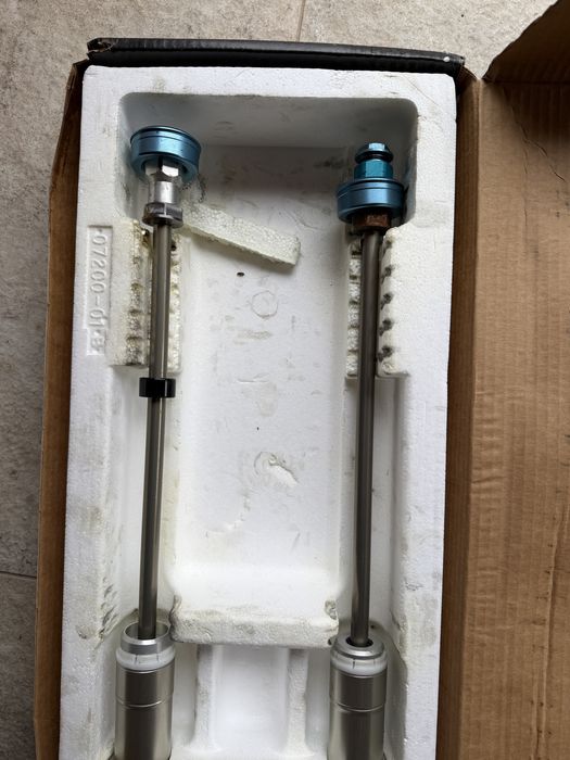 Комплект предни картриджи за 48мм USD вилка. Свалени работещи.