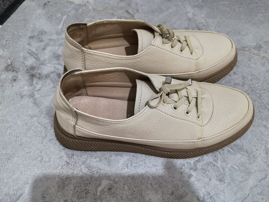 Продам женскую обувь