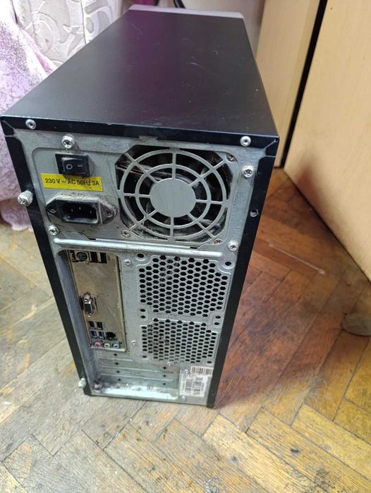 Настолен компютър (ъпгрейнат) с чисто нов windows 10