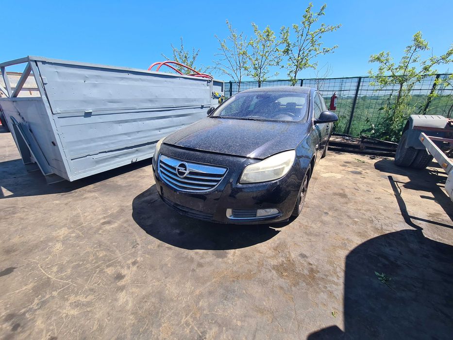 Dezmembrez Opel Insignia