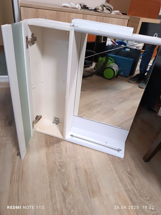 Горен пвц шкаф за баня